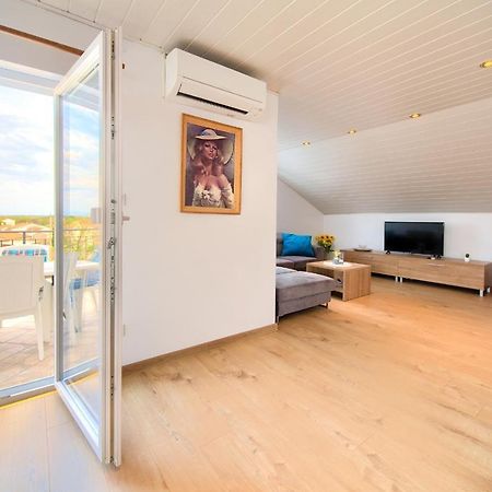 Apartment Mladen クルク エクステリア 写真