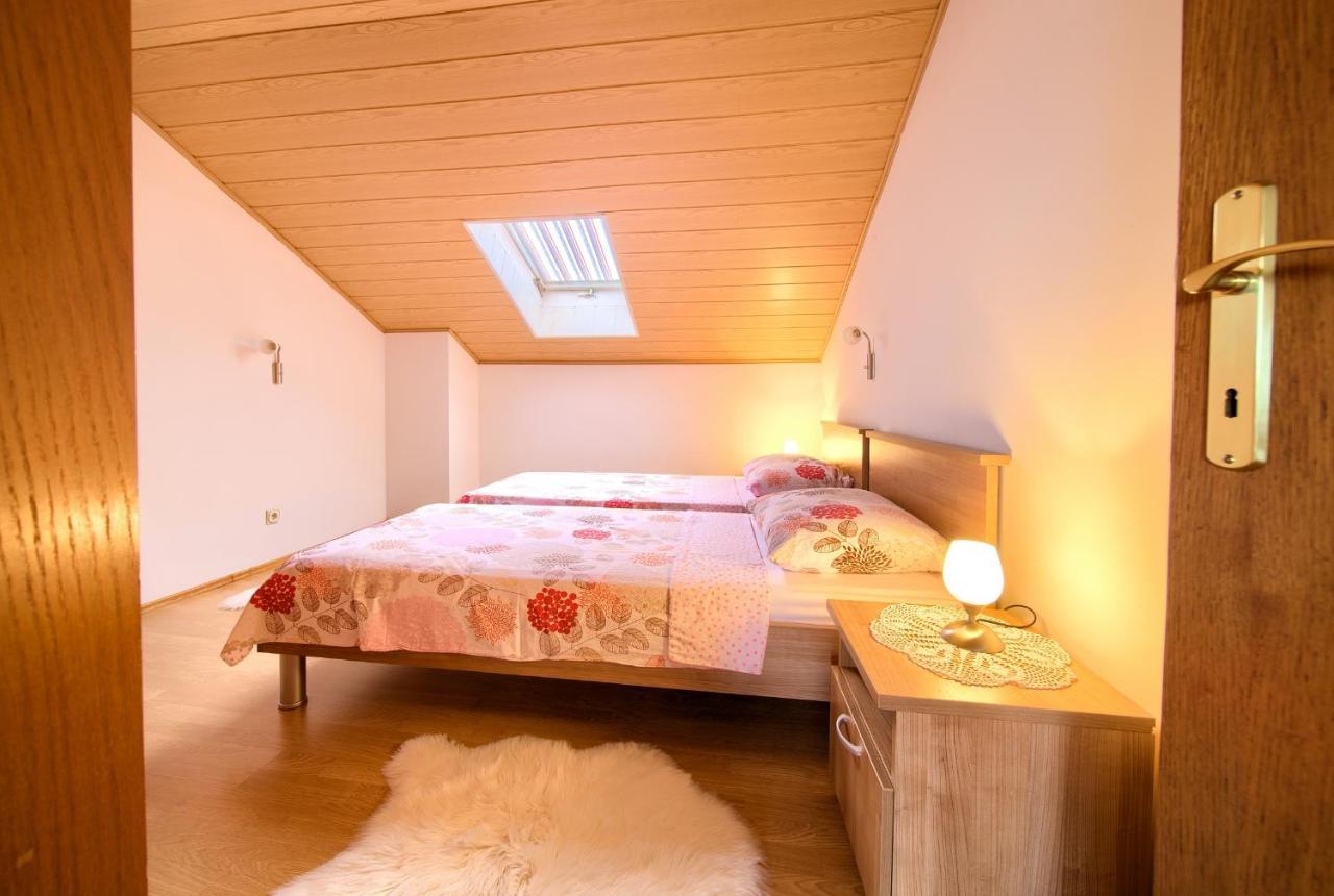 Apartment Mladen クルク エクステリア 写真