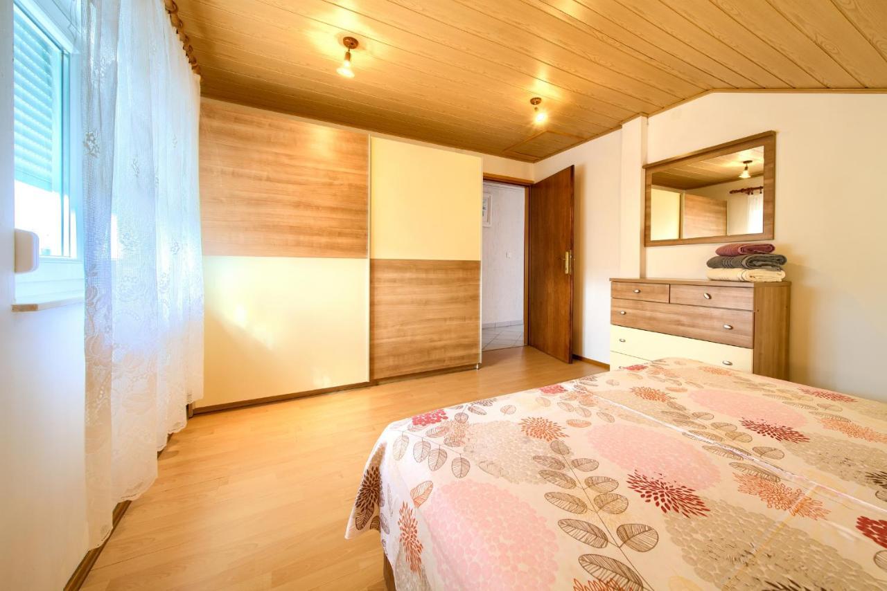 Apartment Mladen クルク エクステリア 写真