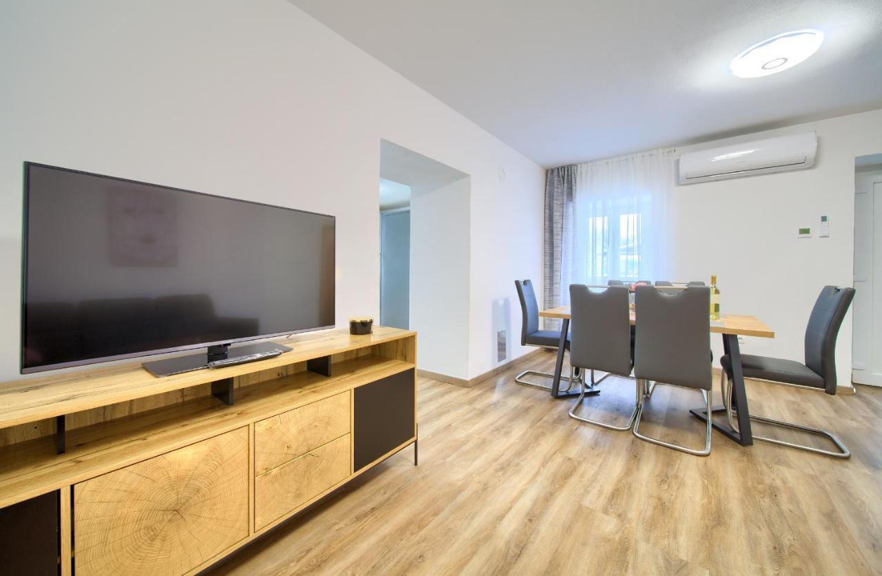 Apartment Mladen クルク エクステリア 写真