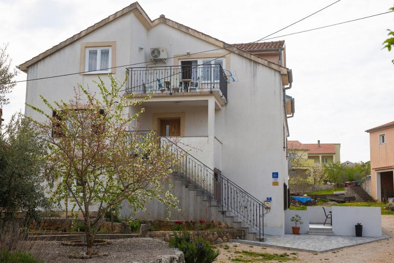 Apartment Mladen クルク エクステリア 写真